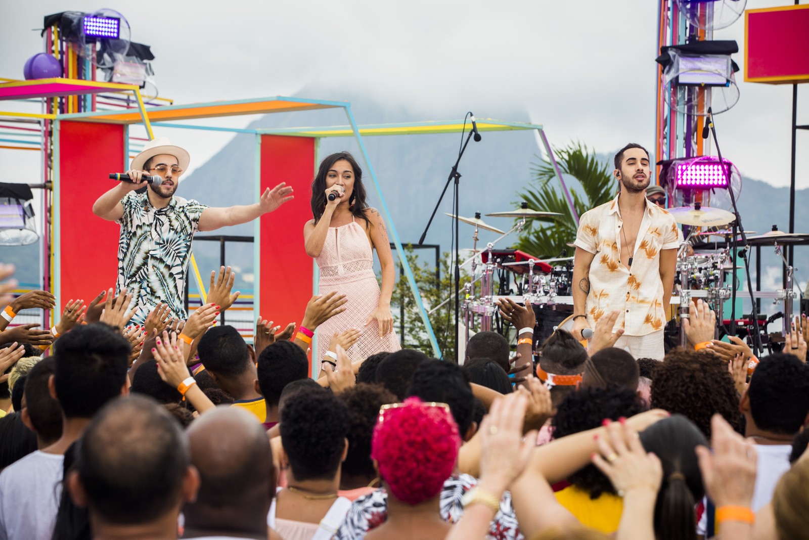 A banda Melim empolgou os fãs da plateia do 'SóTocaTop Verão' — Foto: Gshow