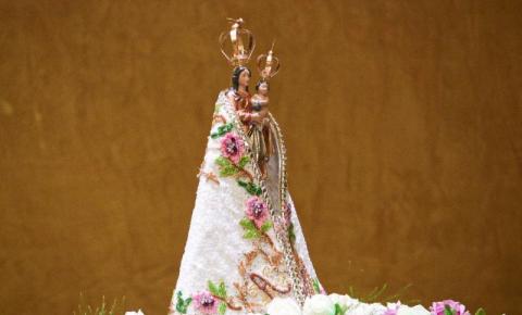 Manto de Nossa Senhora de Nazaré é apresentado e emociona fiéis na Paróquia São Pedro e São Paulo