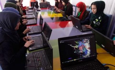 Afegãs precisam consentir com casamento, diz decreto do Taliban 