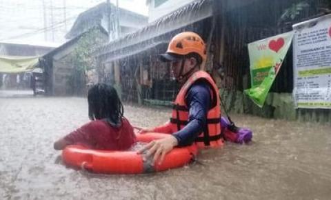 Supertufão Rai atinge as Filipinas; milhares são retirados de casas 