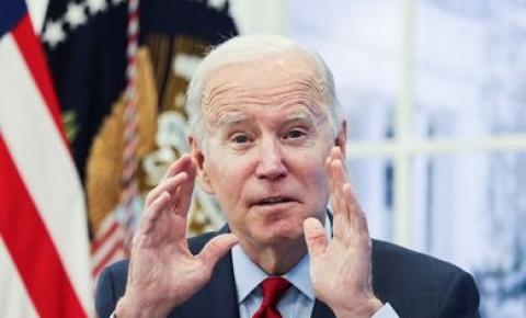 Biden afirma que “teia de mentiras” representa ameaça à democracia 