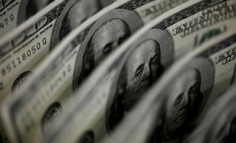 Dólar sobe para R$ 5,56 pressionado pelo mercado internacional 